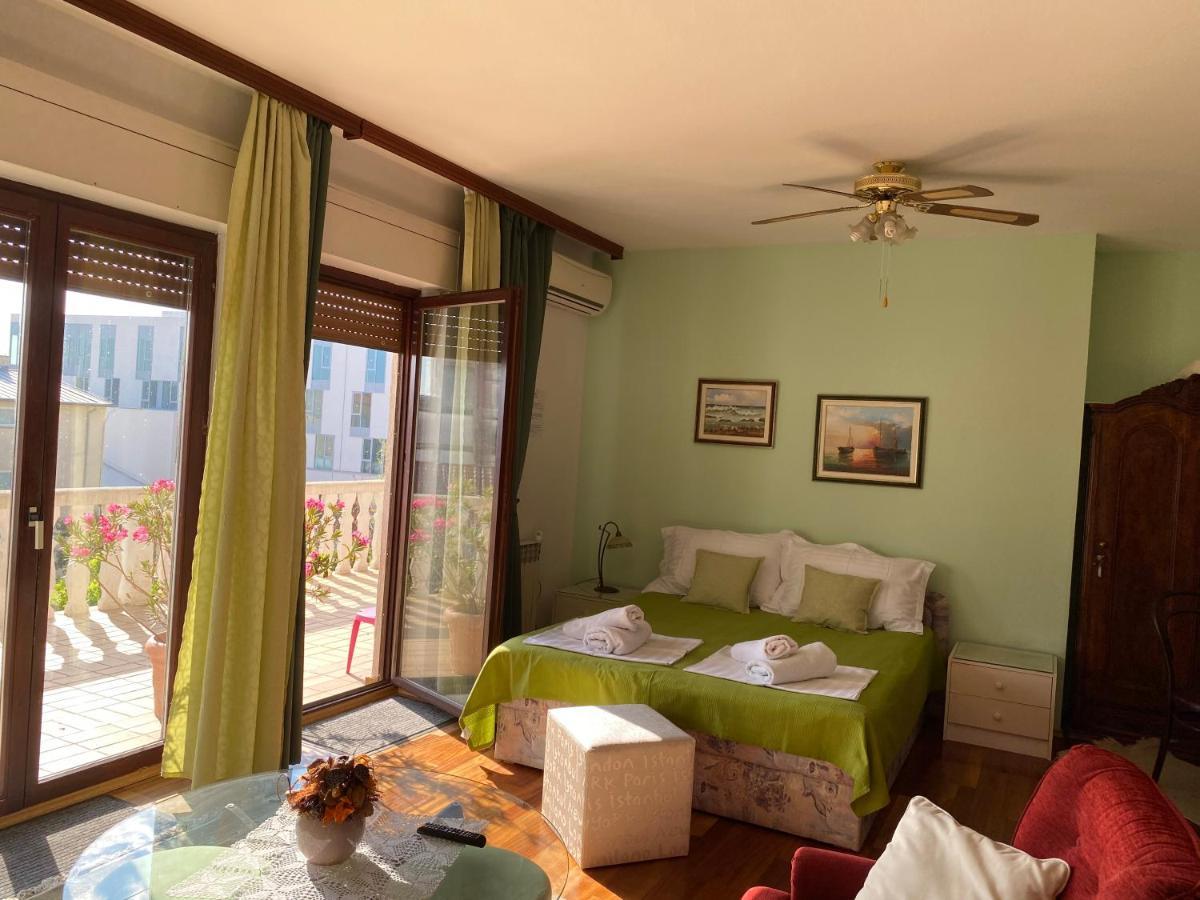 Family Apartments Vesna- 100 M Beach -Center Crikvenica Esterno foto