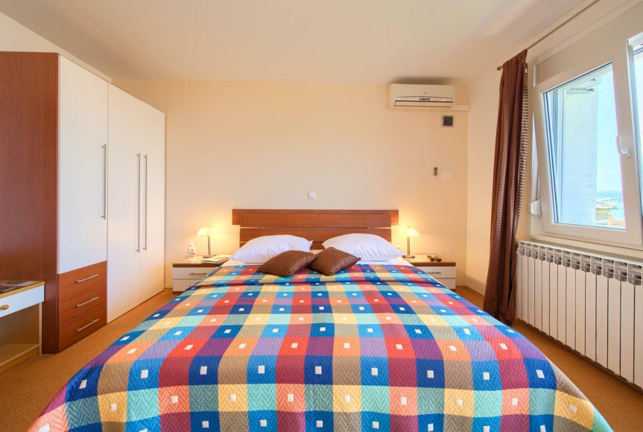 Family Apartments Vesna- 100 M Beach -Center Crikvenica Esterno foto