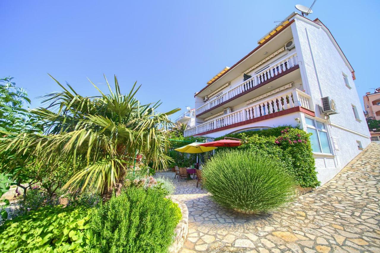 Family Apartments Vesna- 100 M Beach -Center Crikvenica Esterno foto