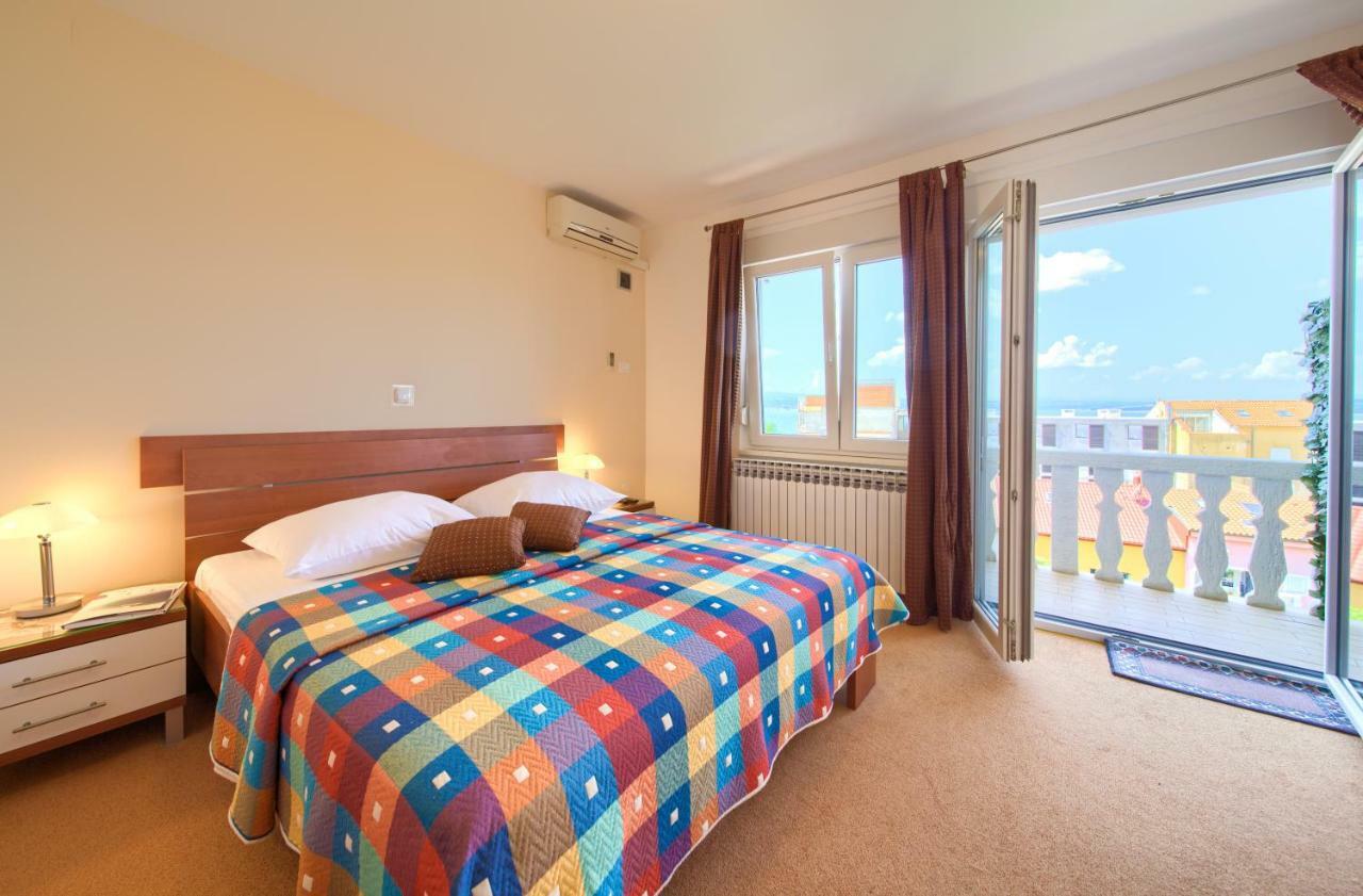 Family Apartments Vesna- 100 M Beach -Center Crikvenica Esterno foto
